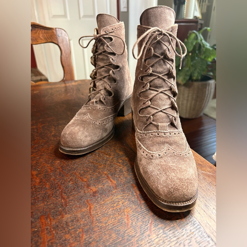 Freelance suede brown lace-up boots. Size 38